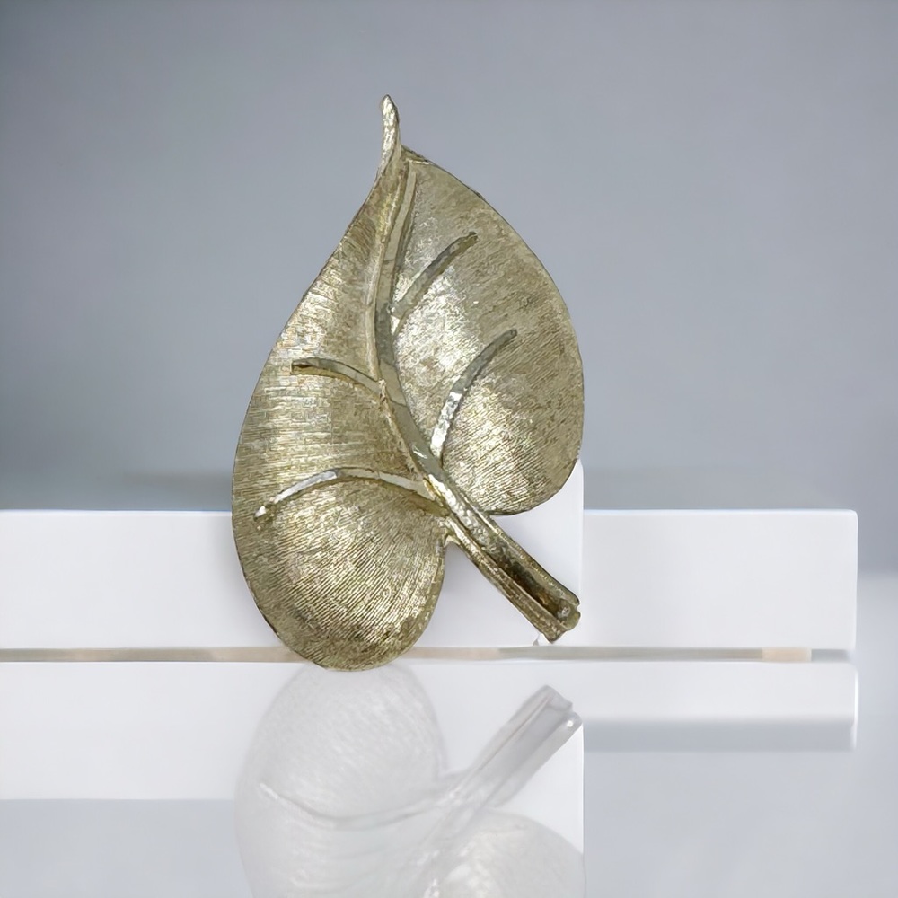Vintage BSK Textured Gold Tone Leaf Brooch Pin